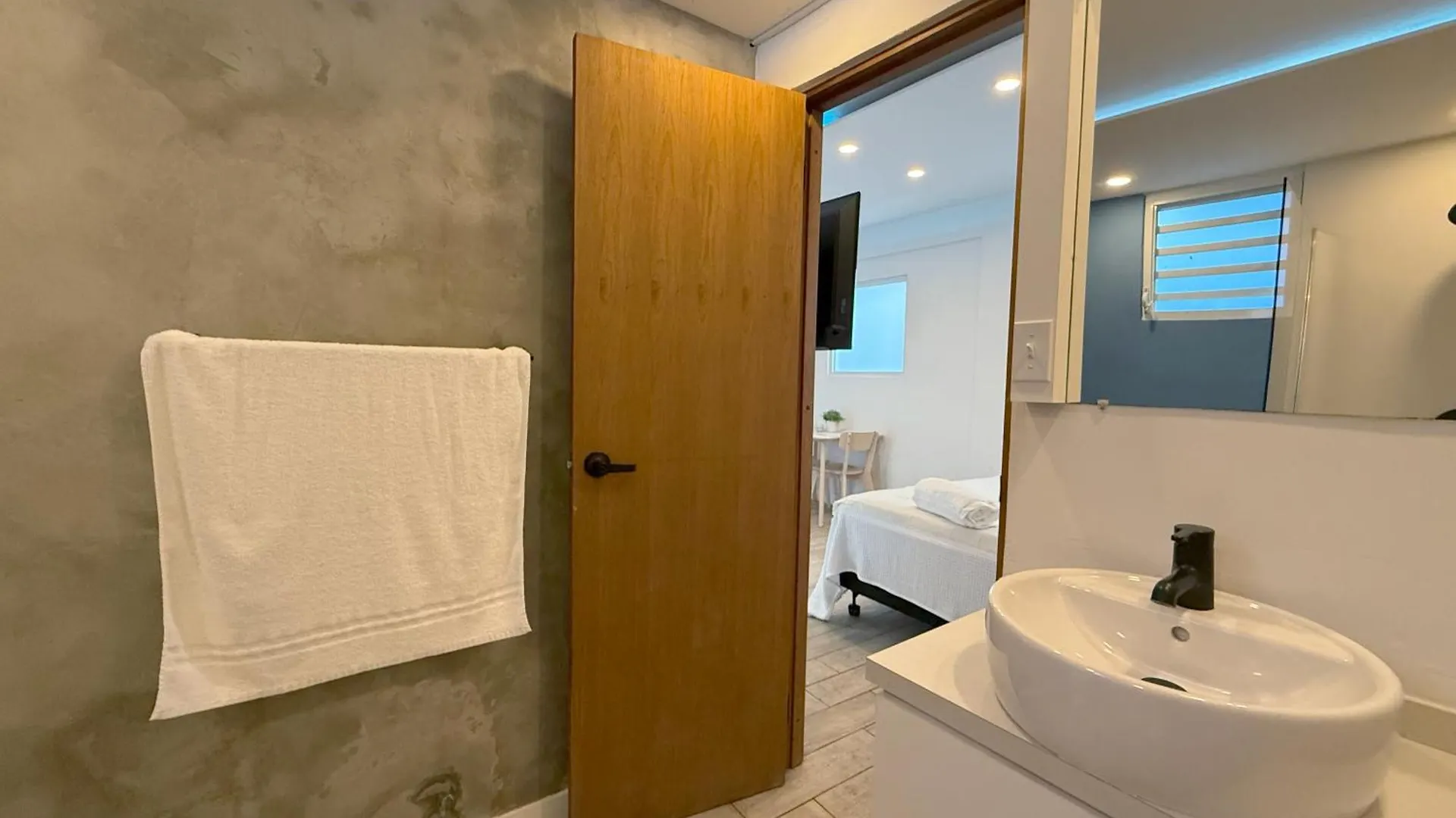 Amazing Group Home Near Beach, Nightlife For 18 San Juan Villa